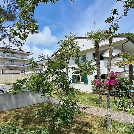 Villa Barbara Fra I Pini Lignano Sabbiadoro Kültér fotó
