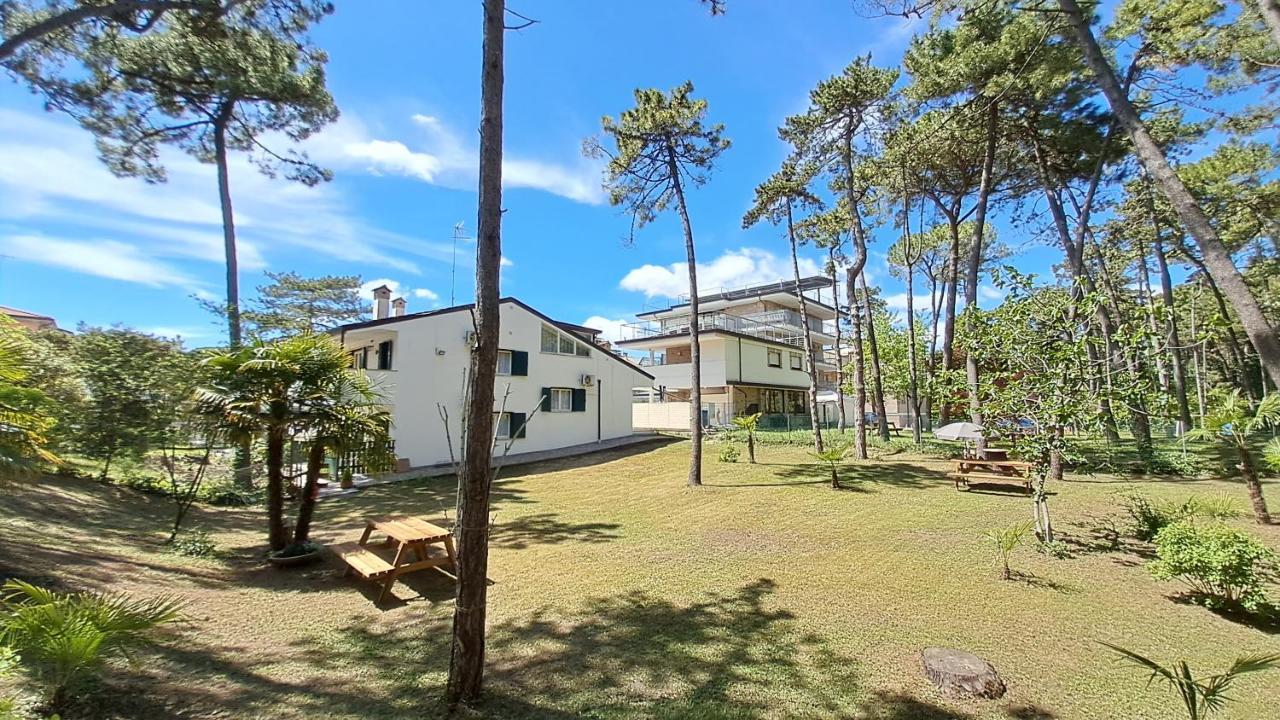 Villa Barbara Fra I Pini Lignano Sabbiadoro Kültér fotó