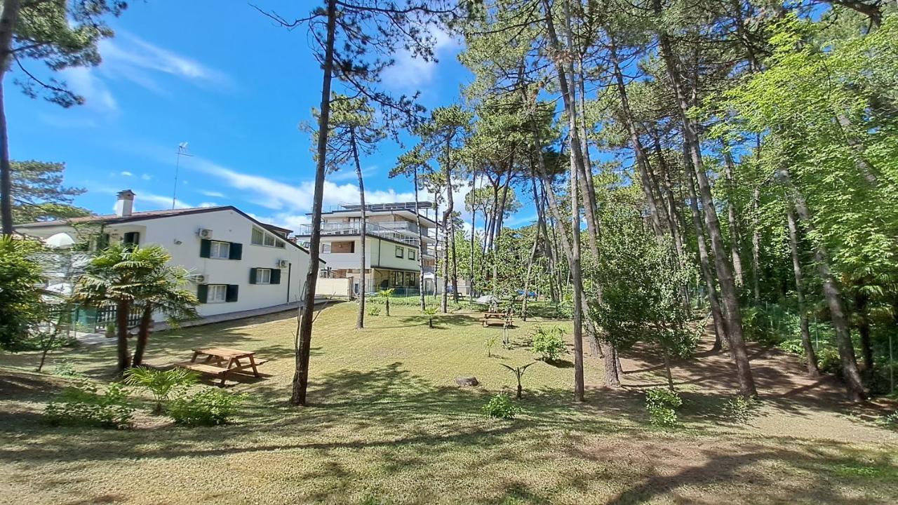 Villa Barbara Fra I Pini Lignano Sabbiadoro Kültér fotó