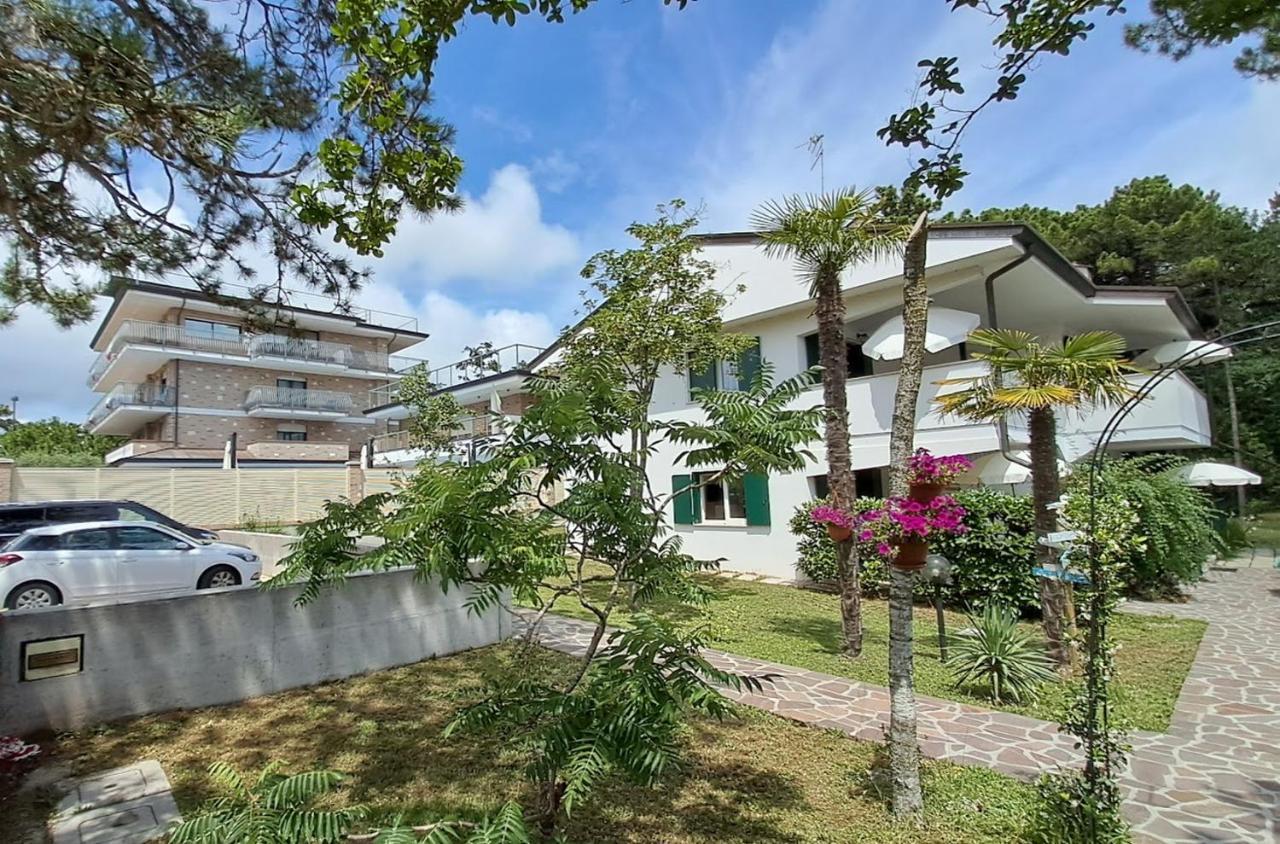Villa Barbara Fra I Pini Lignano Sabbiadoro Kültér fotó